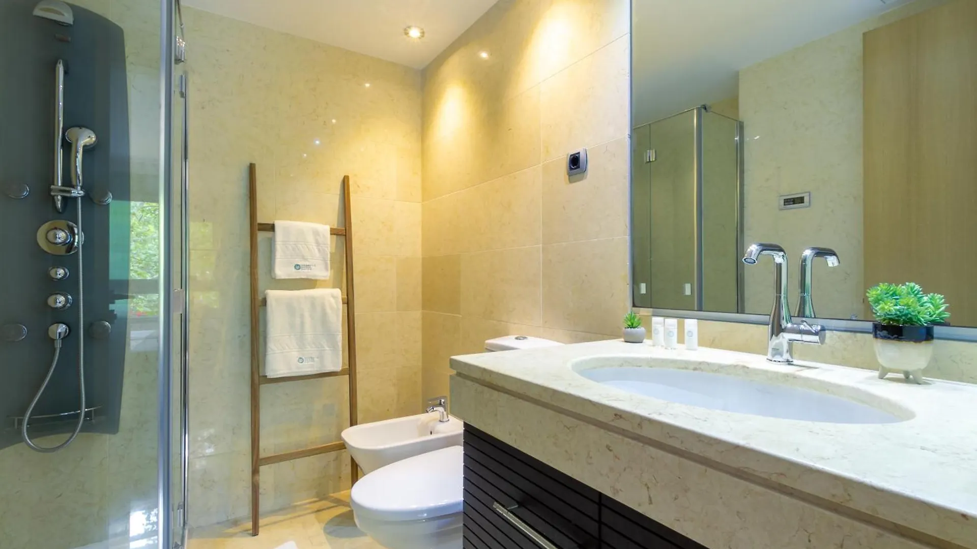 Marbella Banus Suites - Golden Mile Jardines Del Principe 1 Spain