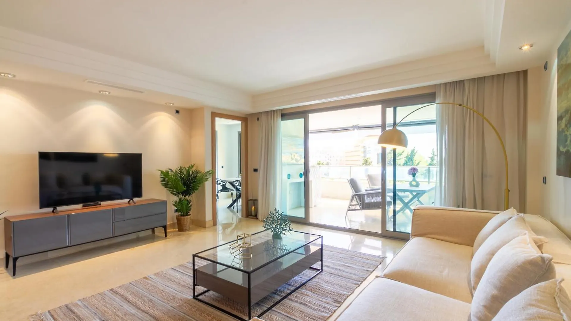 Marbella Banus Suites - Golden Mile Jardines Del Principe 1 0*,  Španělsko